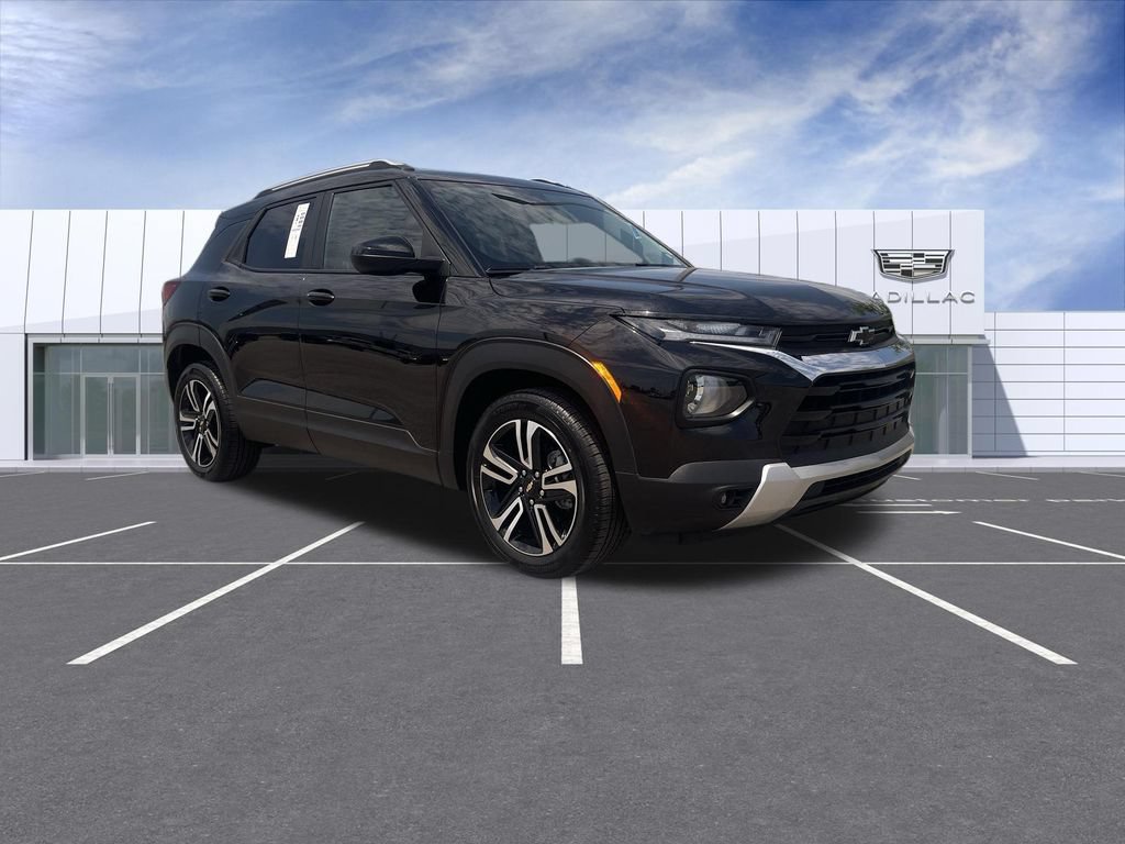Used 2023 Chevrolet TrailBlazer LT FWD image 2