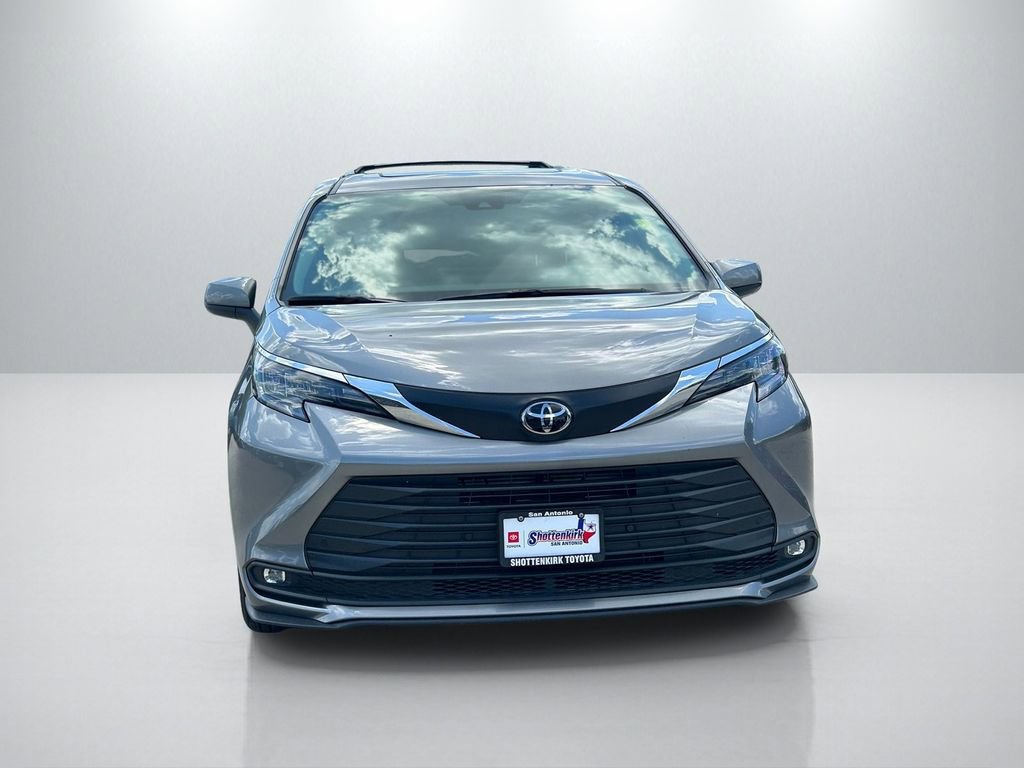 Used 2026 Toyota Sienna XLE FWD video 2