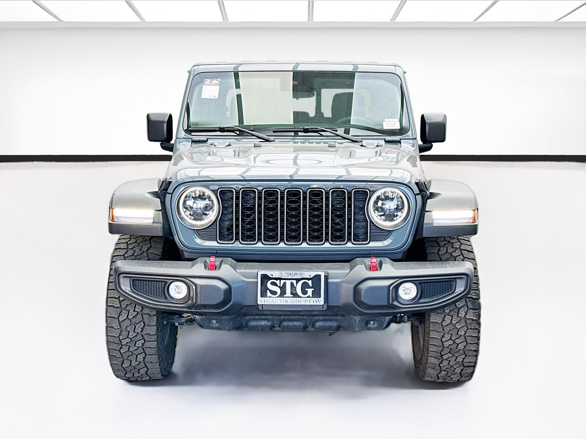 Used 2025 Jeep Gladiator Rubicon w/ Convenience Group AWD/4WD image 2