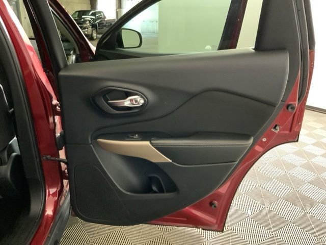 Used 2017 Jeep Cherokee Latitude FWD image 27