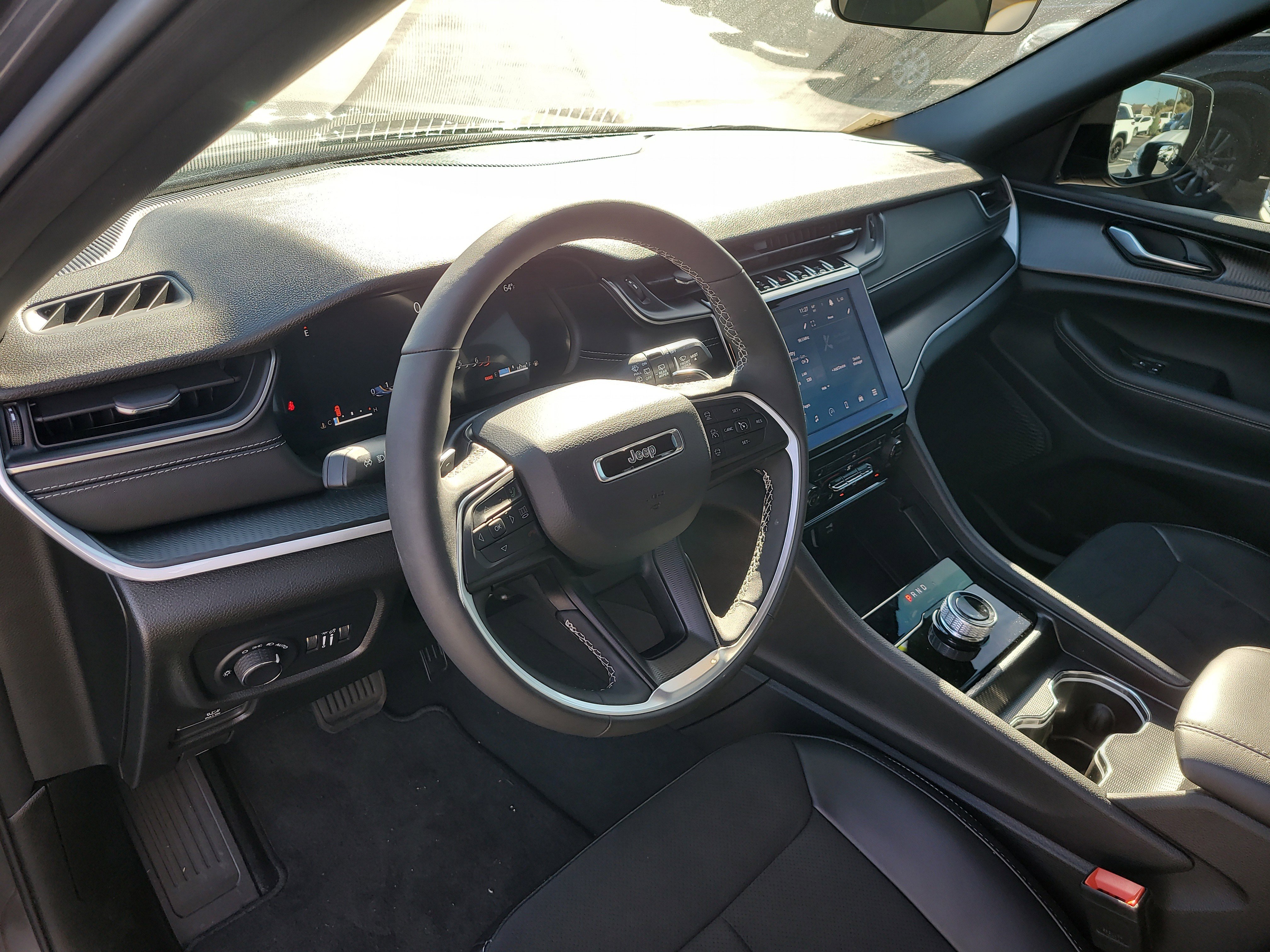 Used 2025 Jeep Grand Cherokee L Laredo image 20