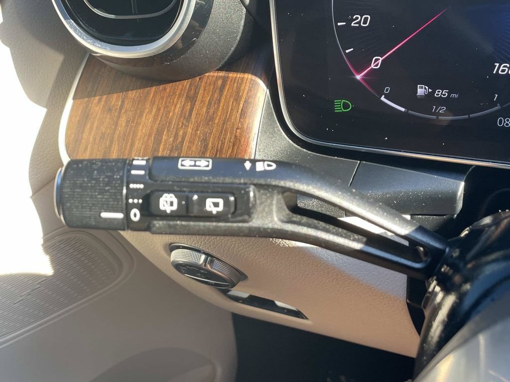 Used 2024 Mercedes-Benz GLC 300 4MATIC image 31