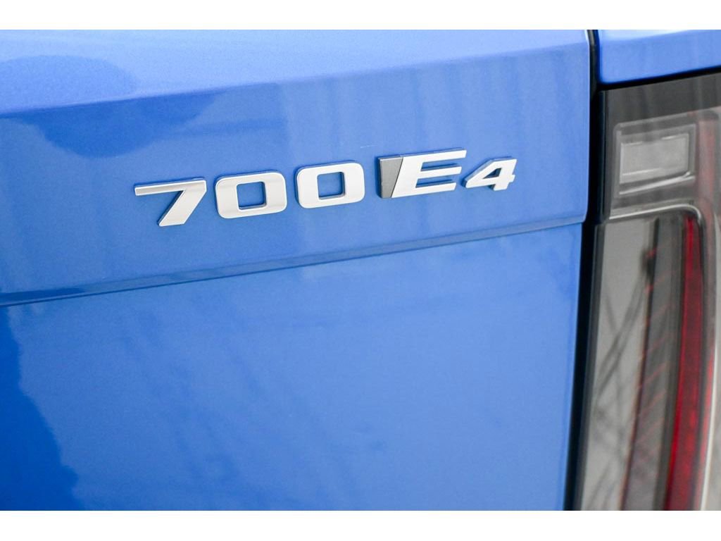 New 2026 Cadillac Optiq Luxury 2 image 38