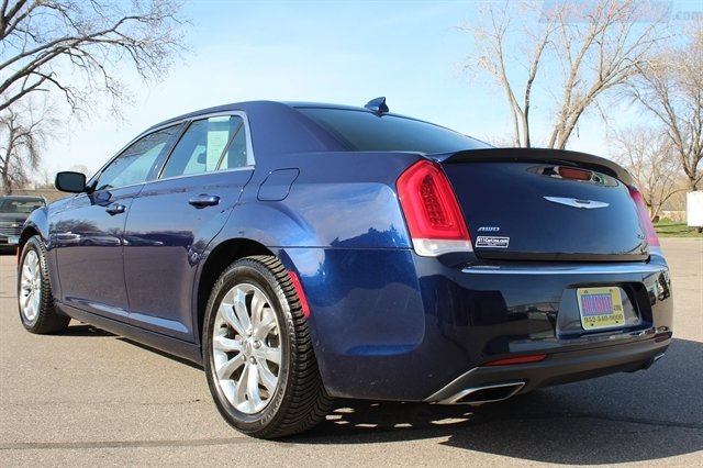 Used 2017 Chrysler 300 Limited AWD/4WD image 33