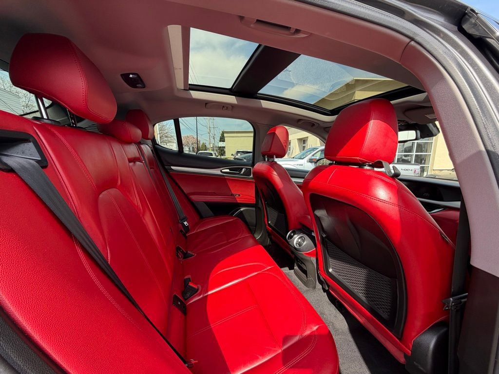 Used 2019 Alfa Romeo Stelvio Sport w/ Quick Order Package 22J Sport AWD/4WD image 19