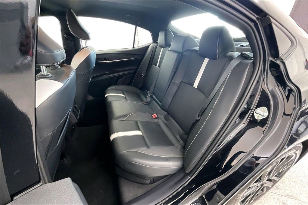 Used 2025 Toyota Camry SE image 35