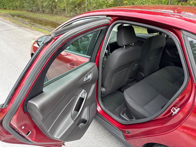 Used 2017 Ford Focus SE FWD image 15
