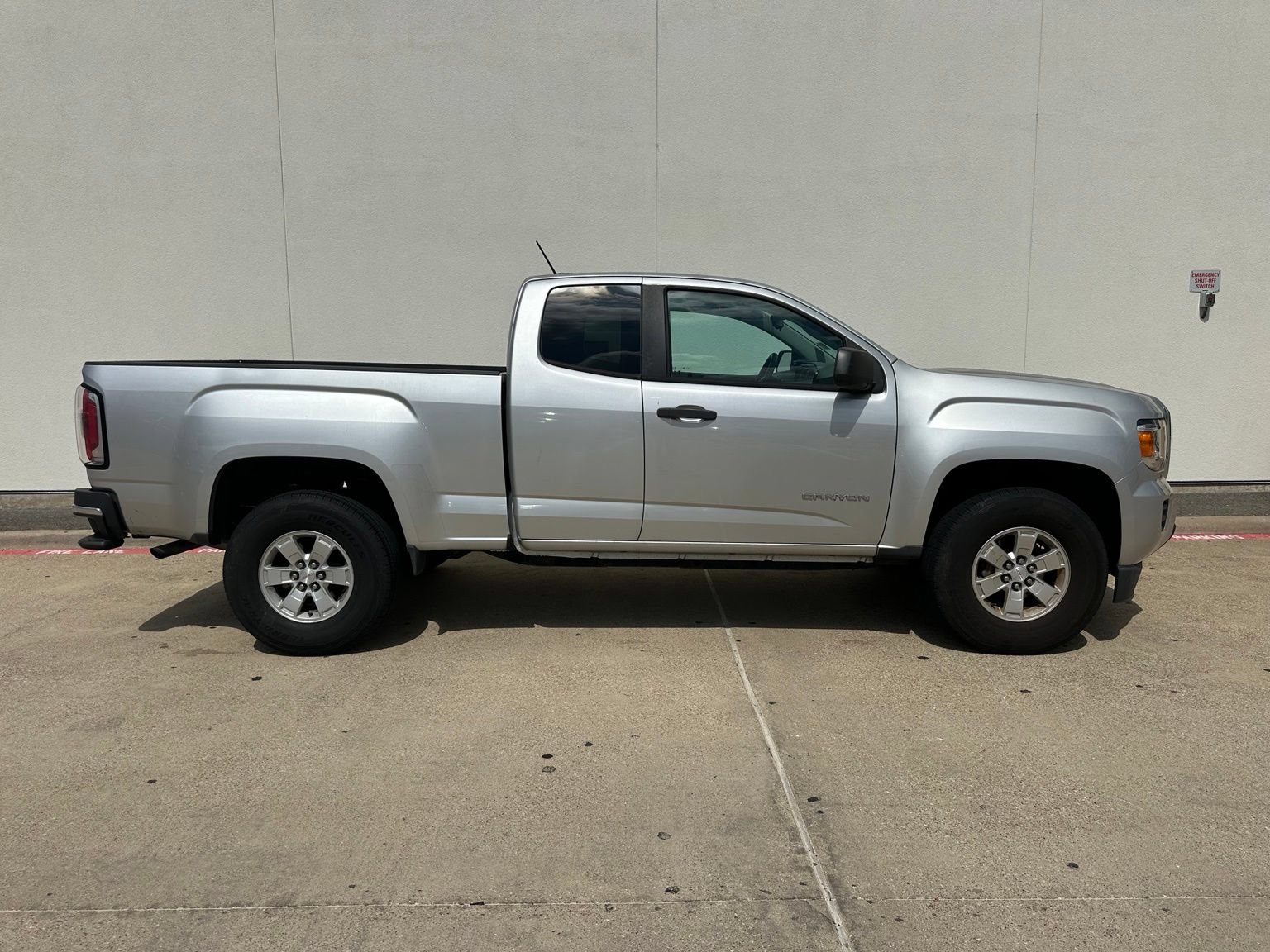 Used 2016 GMC Canyon W/T w/ Convenience Package RWD image 2