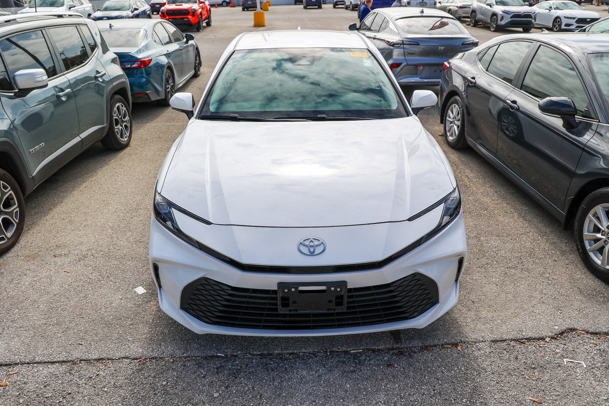 Used 2025 Toyota Camry LE w/ Convenience Package image 5