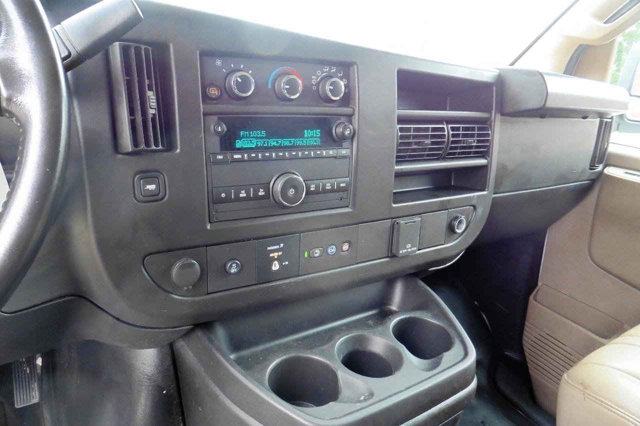 Used 2022 Chevrolet Express 3500 w/ Driver Convenience Package RWD image 17