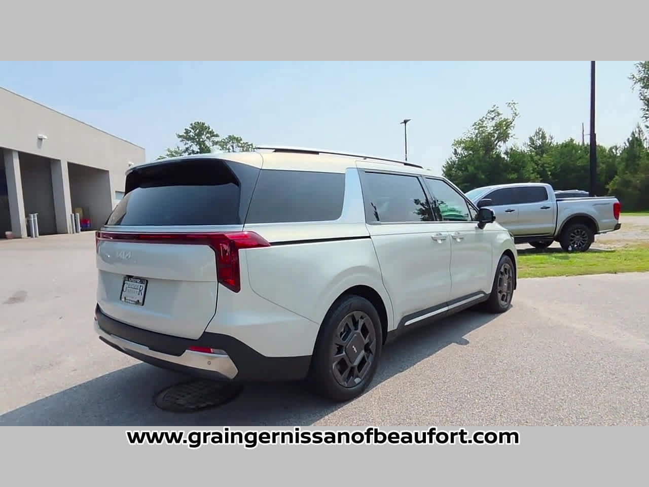 Used 2025 Kia Carnival SX FWD image 32