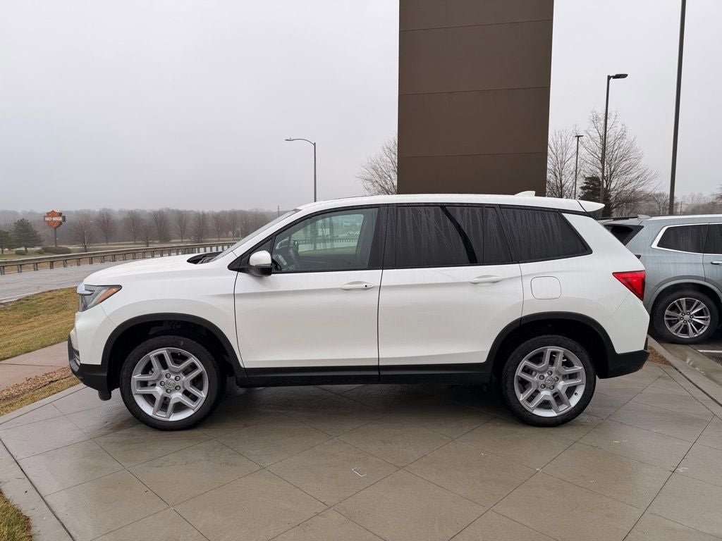 Used 2025 Honda Passport EX-L image 3