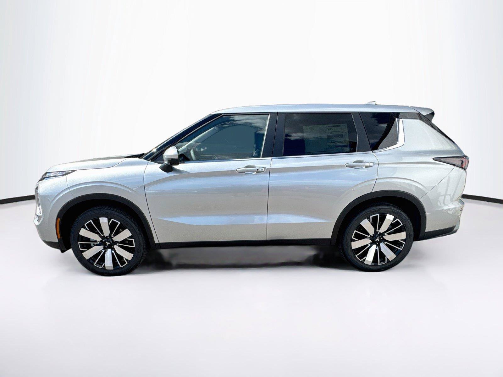 New 2026 Mitsubishi Outlander SE FWD image 2