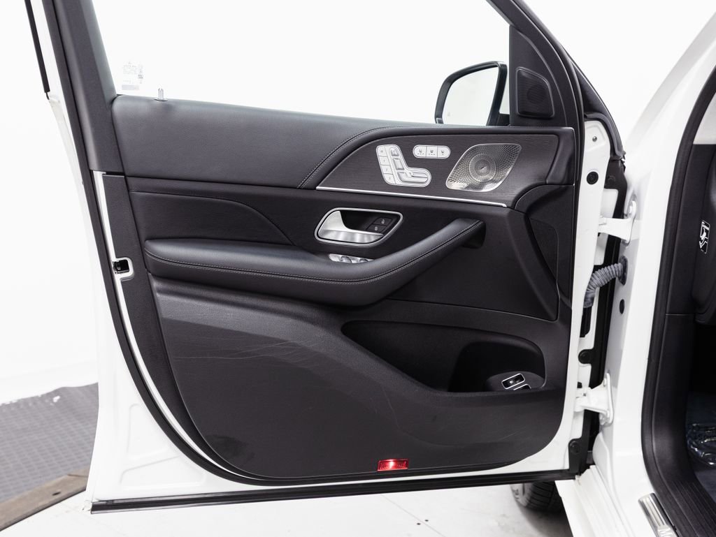 Used 2024 Mercedes-Benz GLE 450e 4MATIC w/ AMG Line Exterior image 5