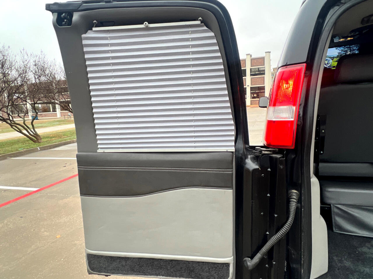 Used 2017 Chevrolet Express 2500 Extended image 44