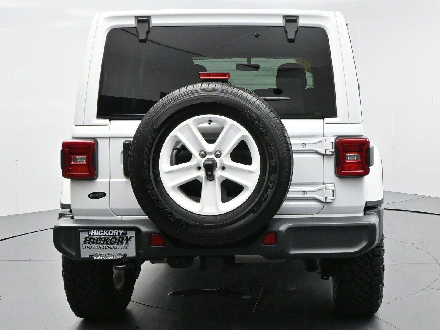 Used 2022 Jeep Wrangler Unlimited Sahara w/ LED Lighting Group AWD/4WD image 6