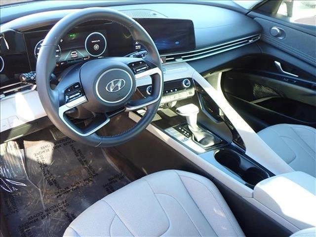 Used 2023 Hyundai Elantra Limited image 9