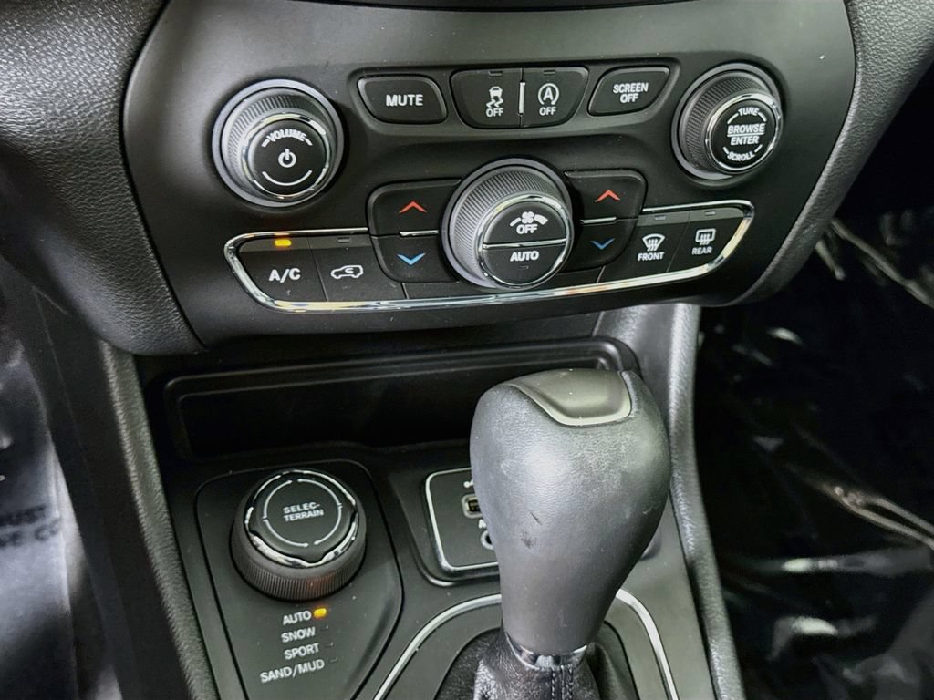 Used 2021 Jeep Cherokee Latitude Lux 80th Anniv w/ Quick Order Package 26U 80TH AWD/4WD image 7