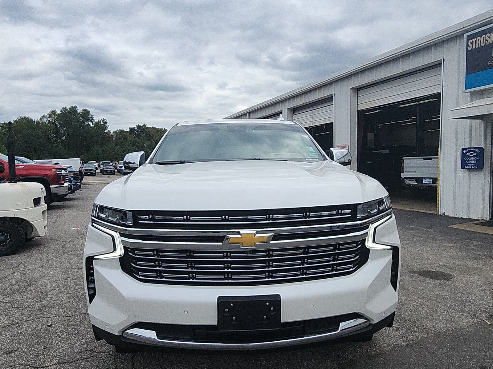 Used 2023 Chevrolet Tahoe Premier w/ Premium Package AWD/4WD image 8