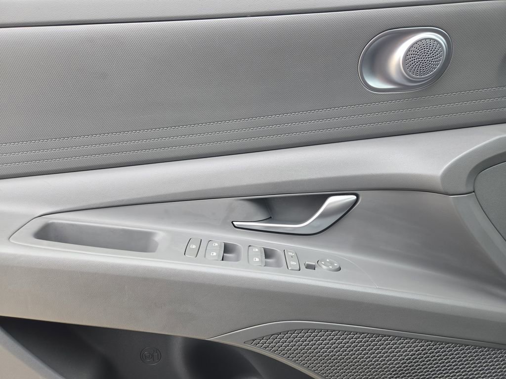 Used 2024 Hyundai Elantra SEL image 28