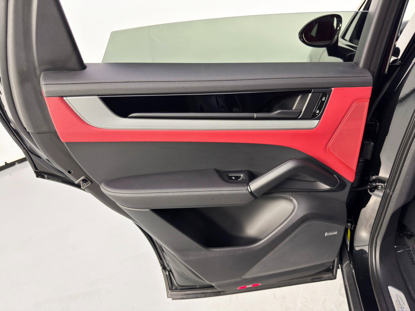 Used 2024 Porsche Cayenne image 46