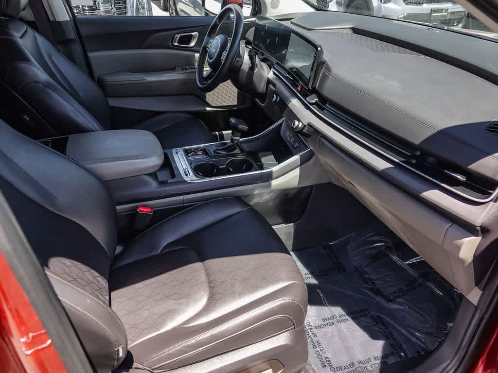 Certified 2025 Kia Carnival SX FWD image 15