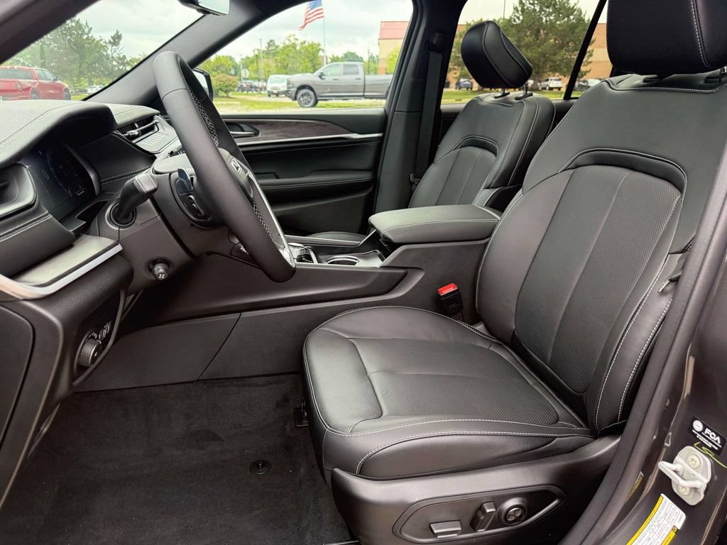 New 2026 Jeep Grand Cherokee Limited AWD/4WD image 16
