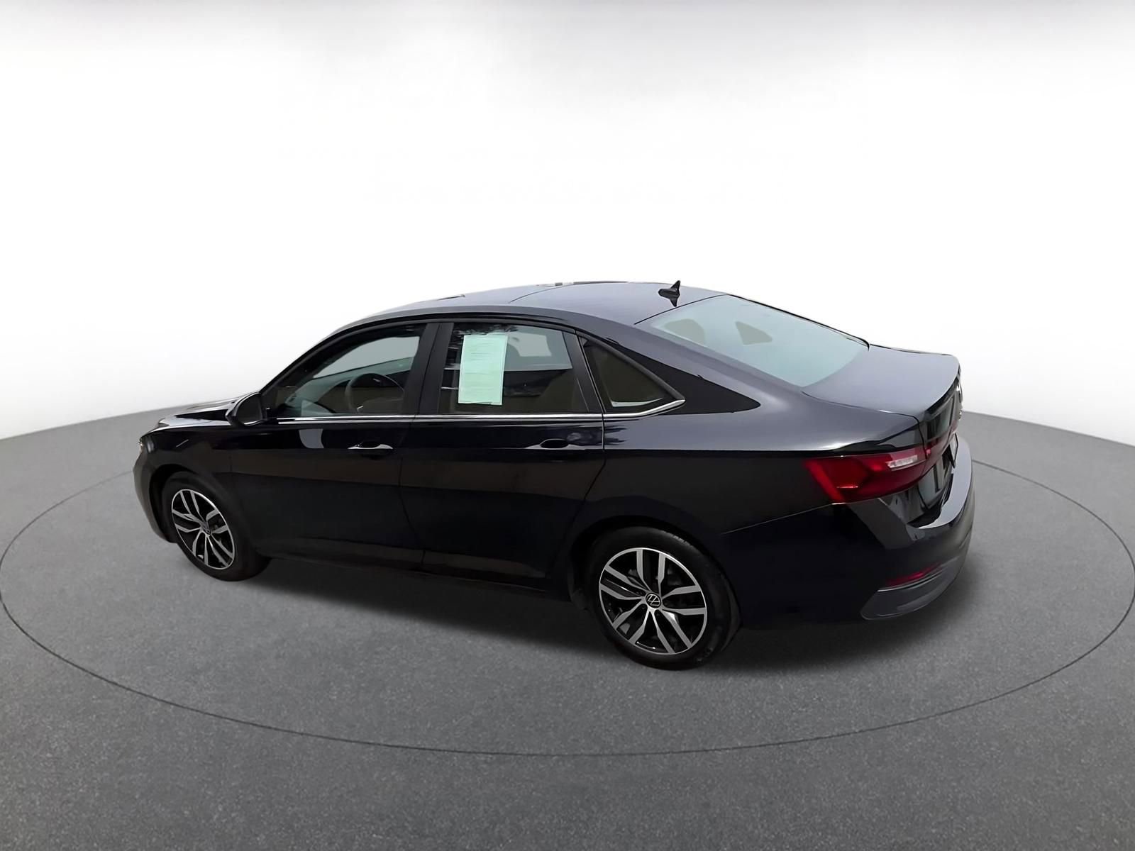 Used 2025 Volkswagen Jetta SE image 10
