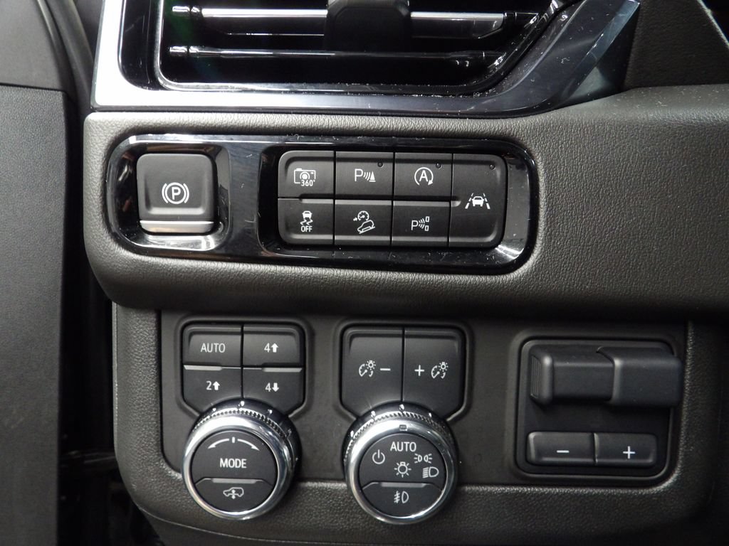 Used 2025 GMC Yukon XL AT4 AWD/4WD image 46