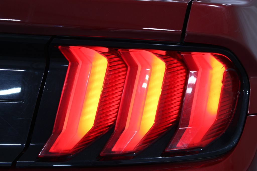Used 2018 Ford Mustang Coupe RWD image 18