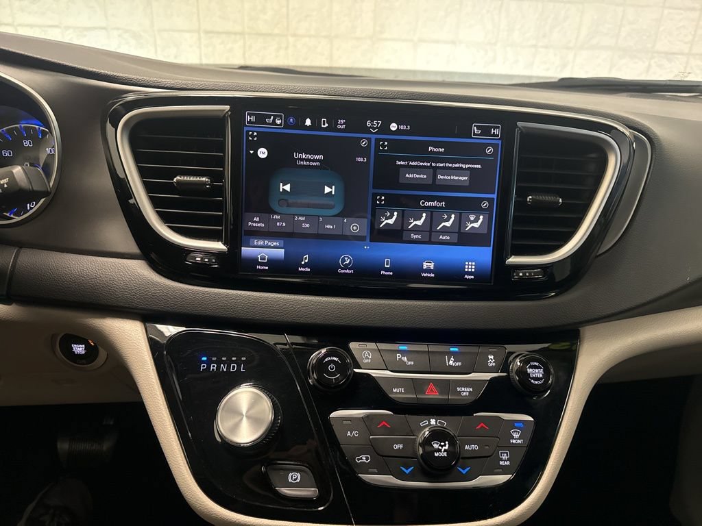 Used 2023 Chrysler Pacifica Touring-L FWD image 26