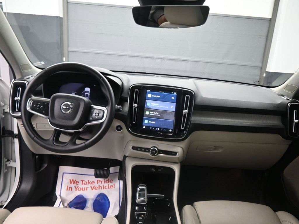 Used 2023 Volvo XC40 B5 Plus w/ Protection Package Premier image 3