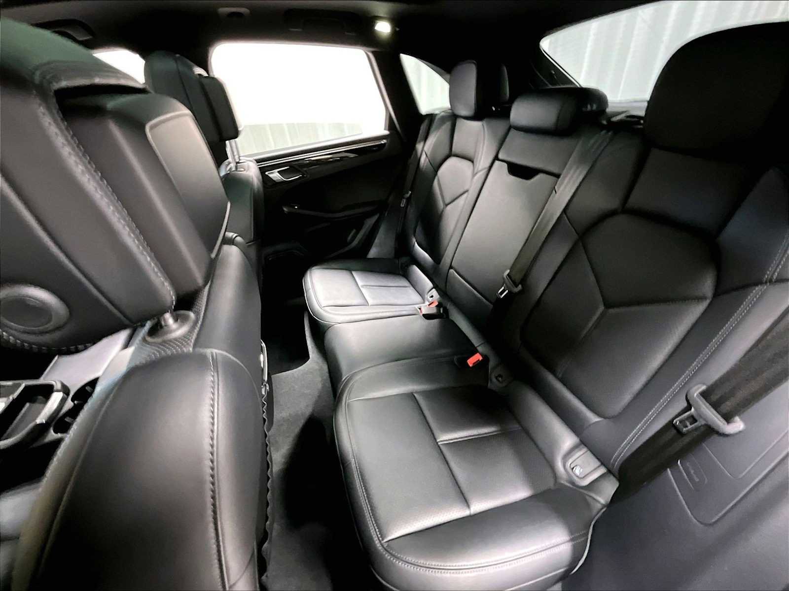 Used 2024 Porsche Macan AWD/4WD image 30