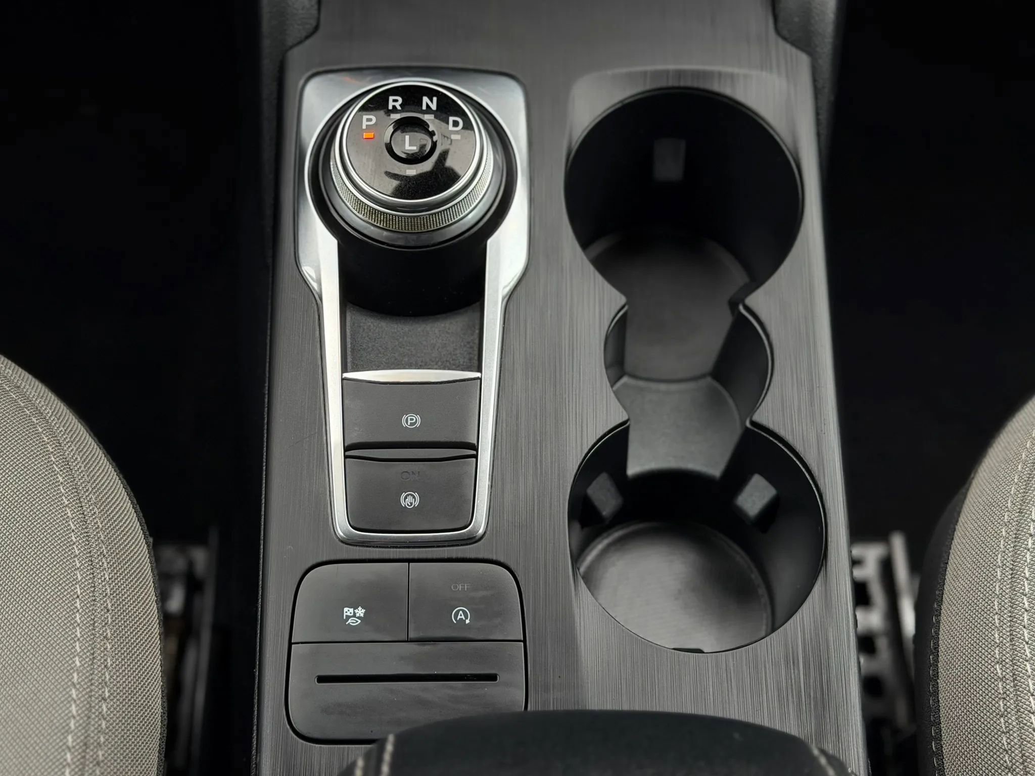 Used 2020 Ford Escape SE image 30