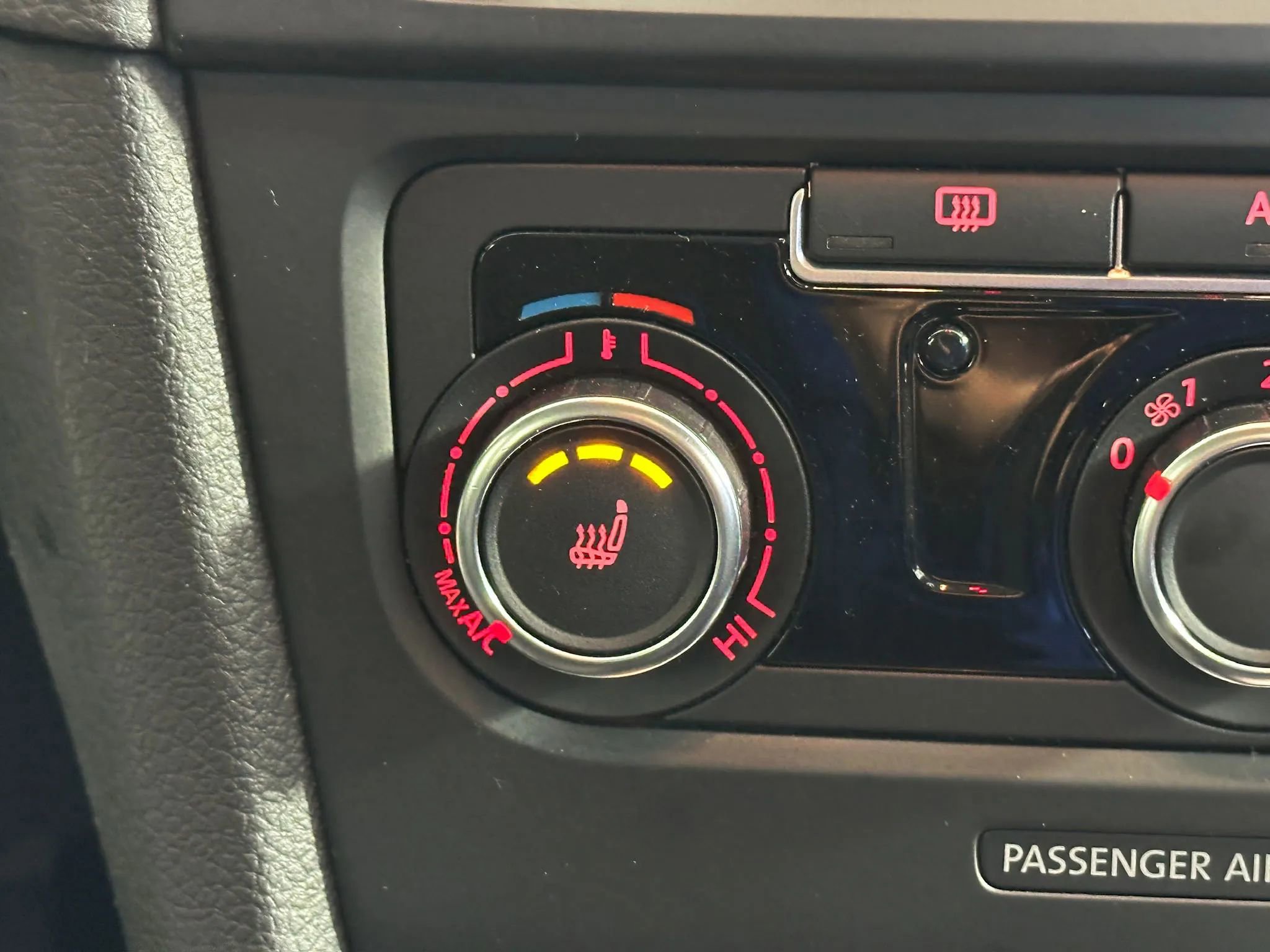 Used 2013 Volkswagen Golf 4-Door FWD image 15