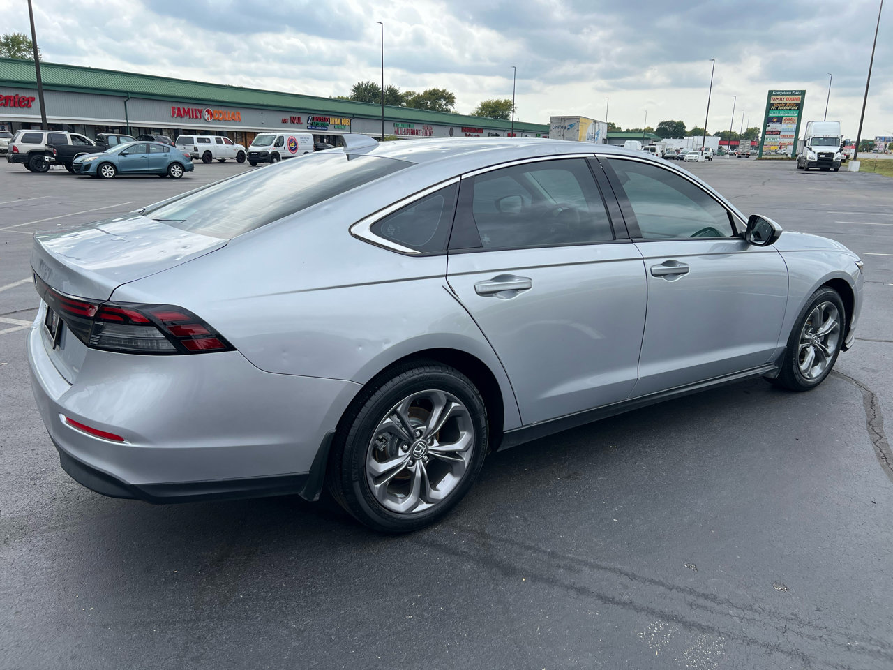 Used 2024 Honda Accord EX image 9