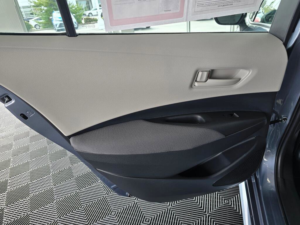 Used 2025 Toyota Corolla LE w/ LE Premium Package image 38