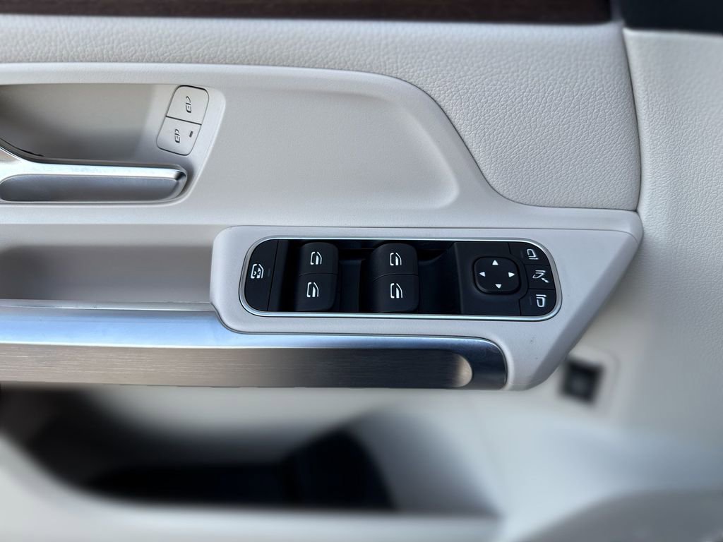 Used 2023 Mercedes-Benz EQB 300 4MATIC image 15