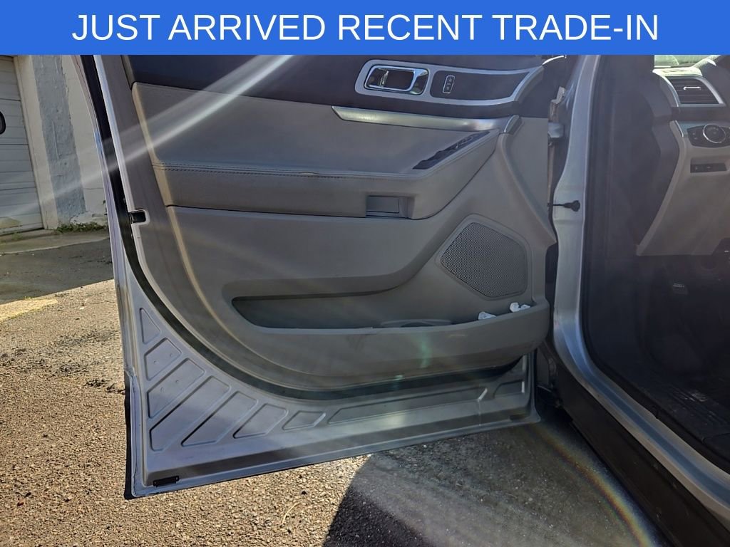 Used 2014 Ford Explorer XLT w/ Equipment Group 202A AWD/4WD image 10