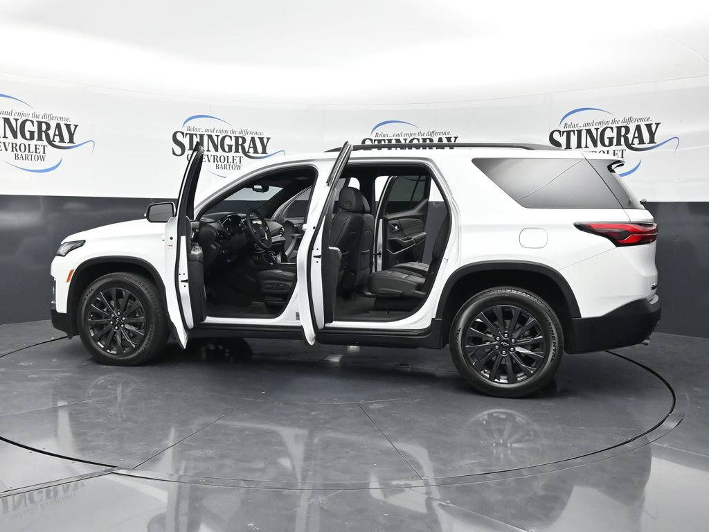 Used 2023 Chevrolet Traverse RS FWD image 40