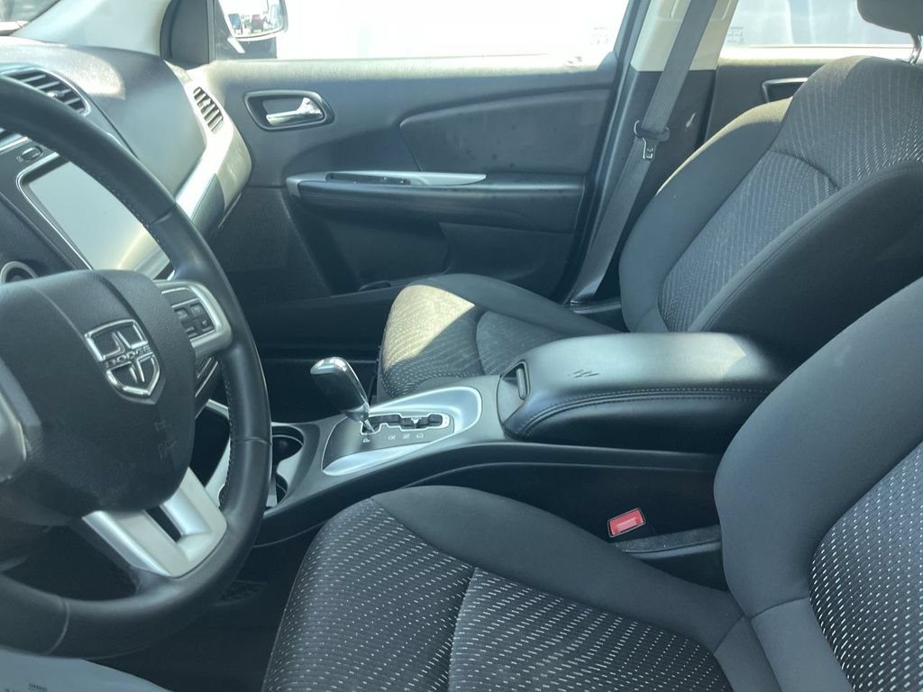 Used 2019 Dodge Journey SE FWD image 2