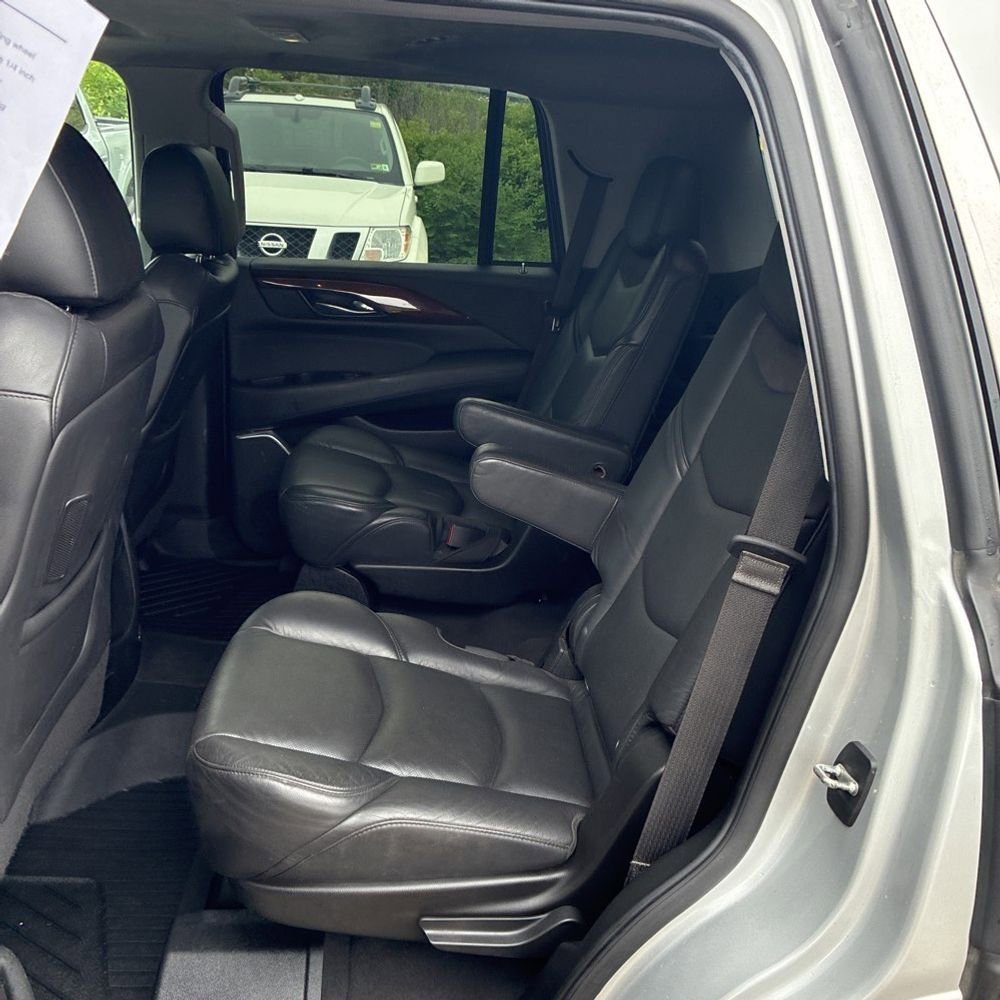 Used 2020 Cadillac Escalade Luxury w/ LPO, Radiant Package AWD/4WD image 14