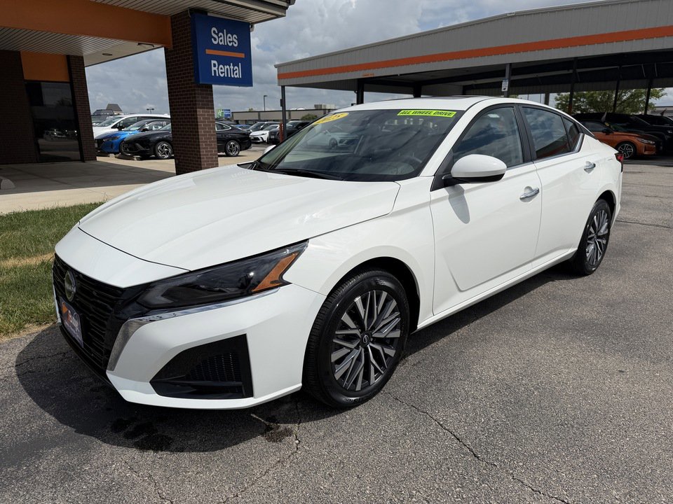 Used 2025 Nissan Altima 2.5 SV w/ SV Premium Package AWD/4WD image 32