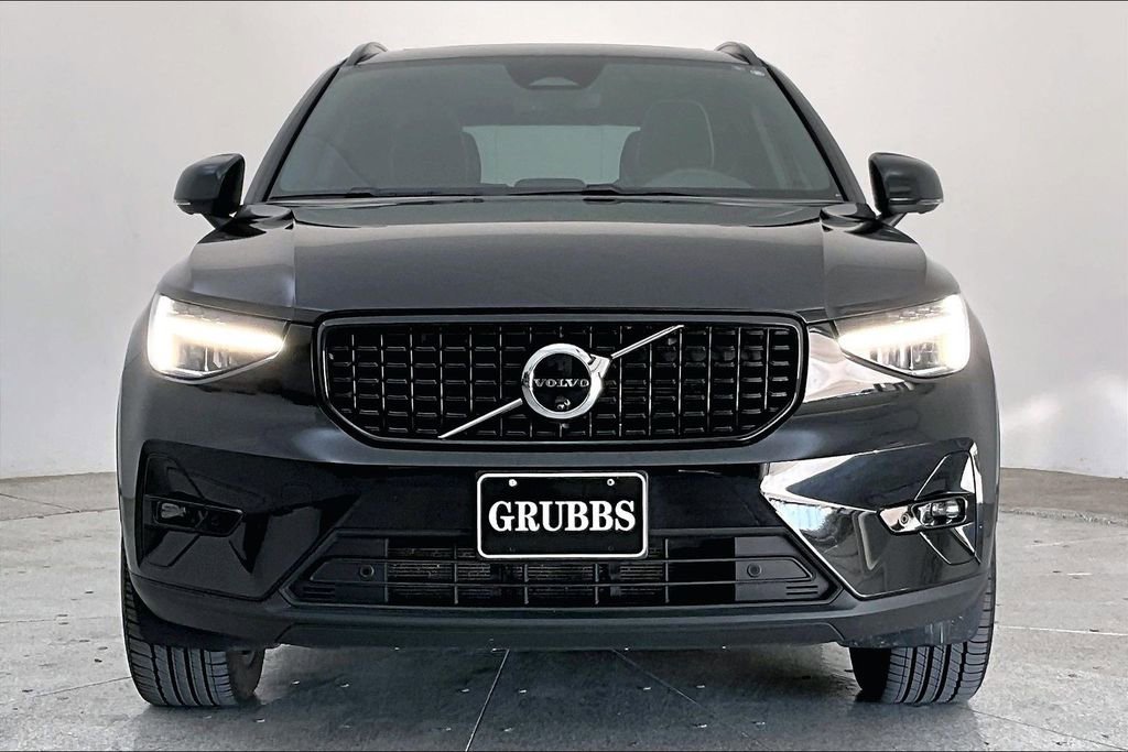 Certified 2025 Volvo XC40 B5 Plus image 6