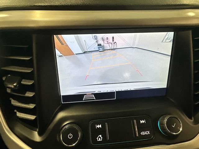 Used 2023 GMC Acadia SLE w/ LPO, Floor Liner Package FWD image 17