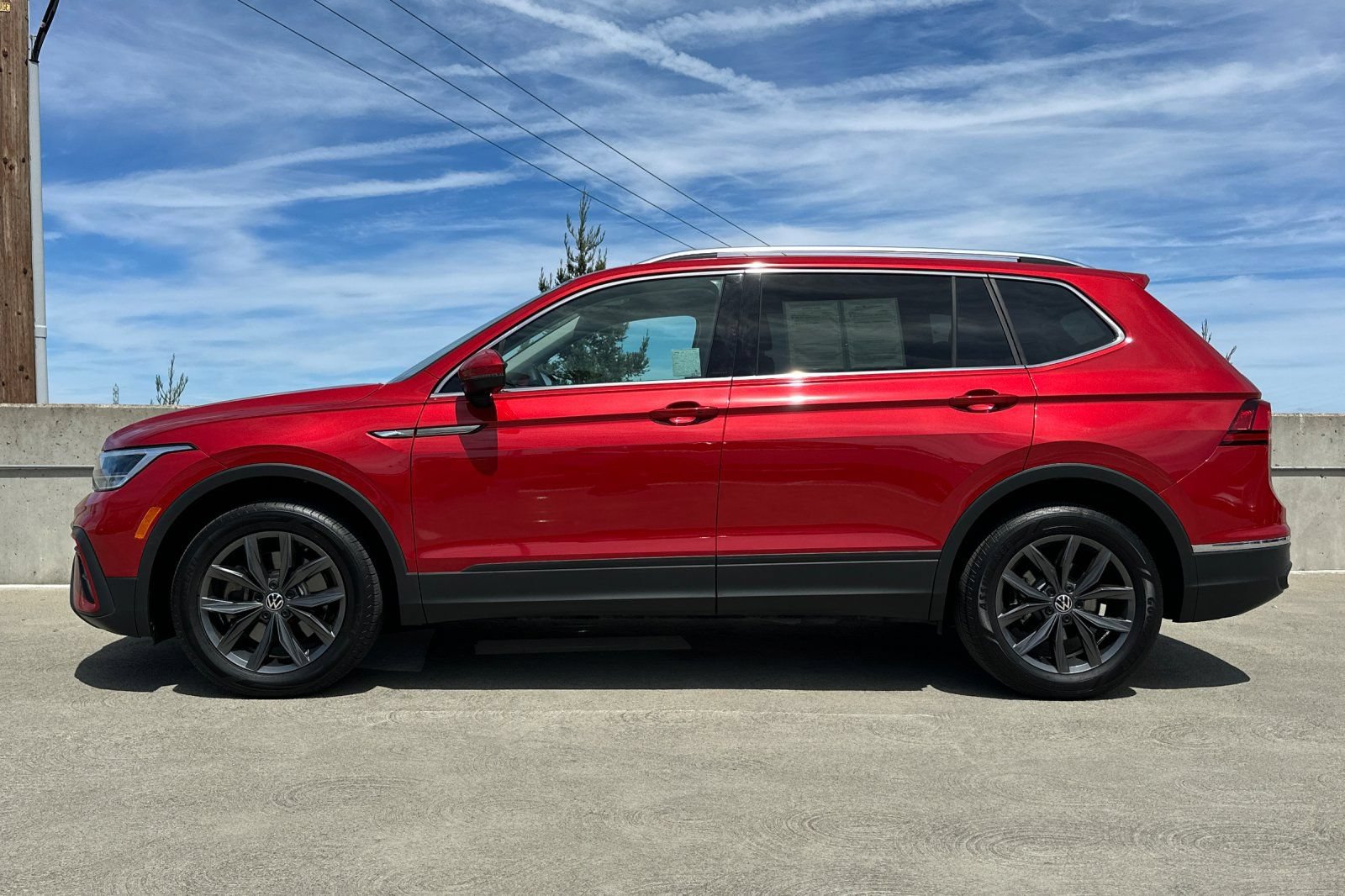 Used 2023 Volkswagen Tiguan SE FWD image 7