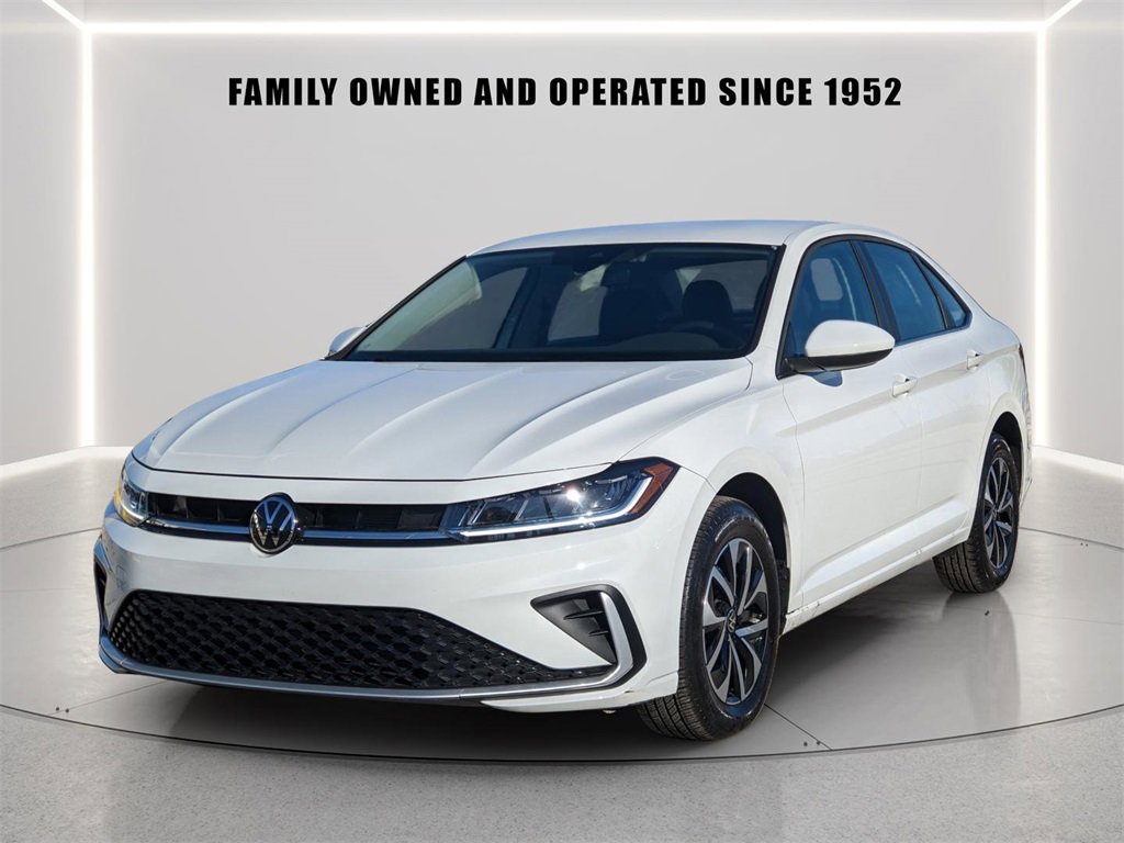 Used 2025 Volkswagen Jetta S image 2