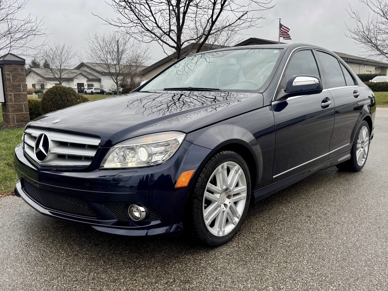 Used 2009 Mercedes-Benz C 300 4MATIC Sedan image 2