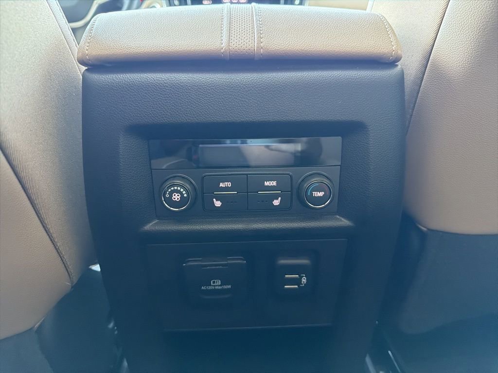 Used 2023 Chevrolet Traverse Premier image 15