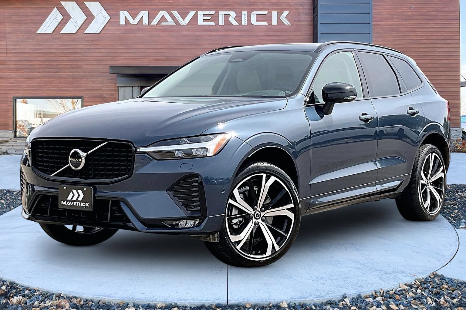 Used 2023 Volvo XC60 B6 Ultimate w/ Climate Package AWD/4WD image 3